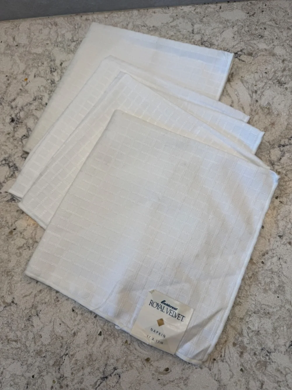 Fieldcrest Royal Velvet Set of 4 Dinner Napkins White linen